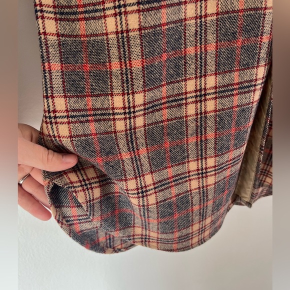 Pendleton Vintage 100% Virgin Wool Tan Red & Blue Plaid Button-Up Collared Shirt - Picture 9 of 11